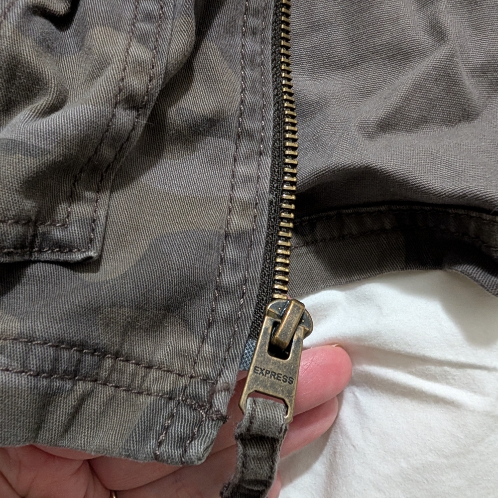 Express Gray Utility Jacket With Modern Design - image 3